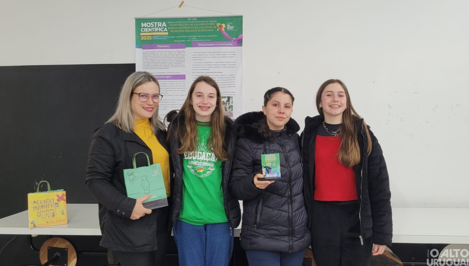 Alunas da Escola Caiçara conquistam destaque em Mostra Cultural Regional