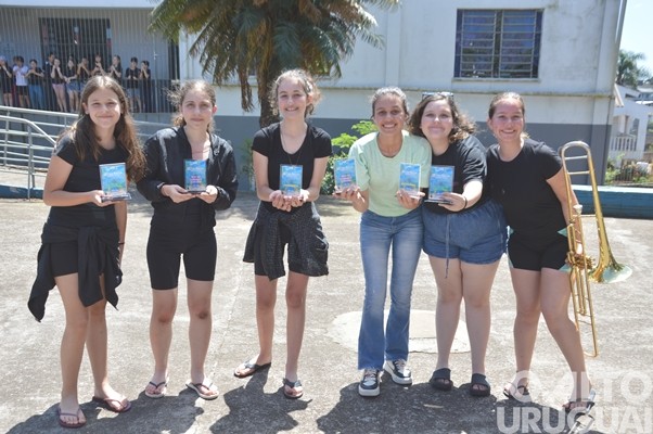 Bandas da Escola Cardeal Roncalli conquistam cinco títulos de campeãs e três de vice-campeãs em SC