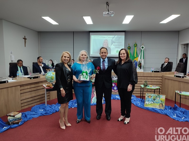 Poder Legislativo valoriza professores com a Condecoração Mérito Educacional Barril