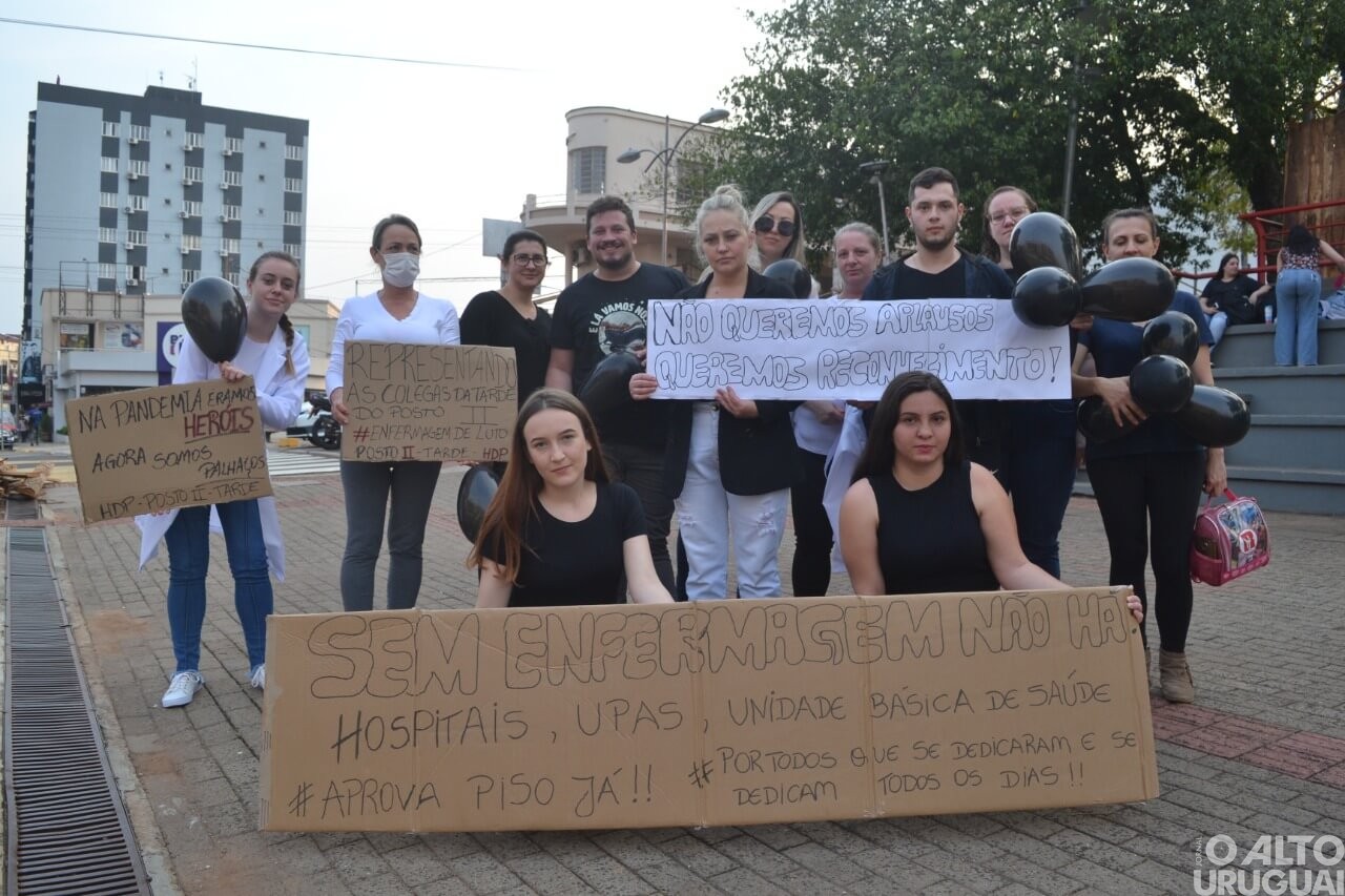 Profissionais protestam pela suspensão do Piso da Enfermagem