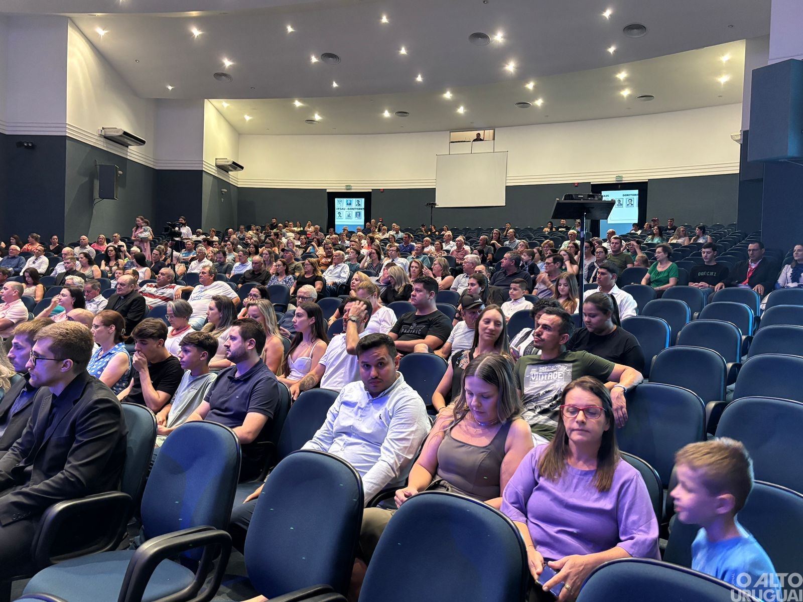 Orlando Girardi e Chester Francescatto assumem como prefeito e vice de FW