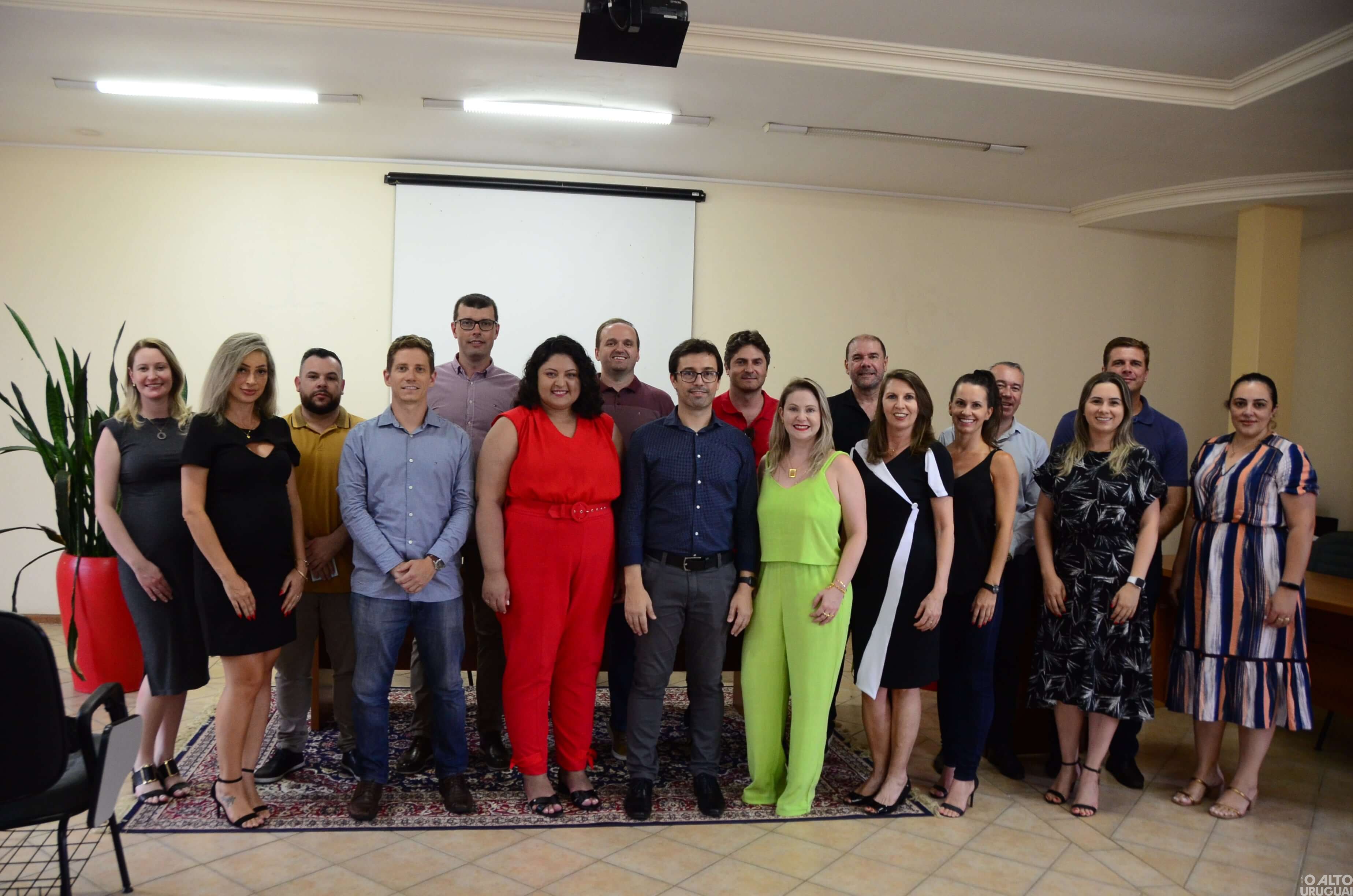 Nova diretoria da Subseção de FW da OAB assina termo de posse