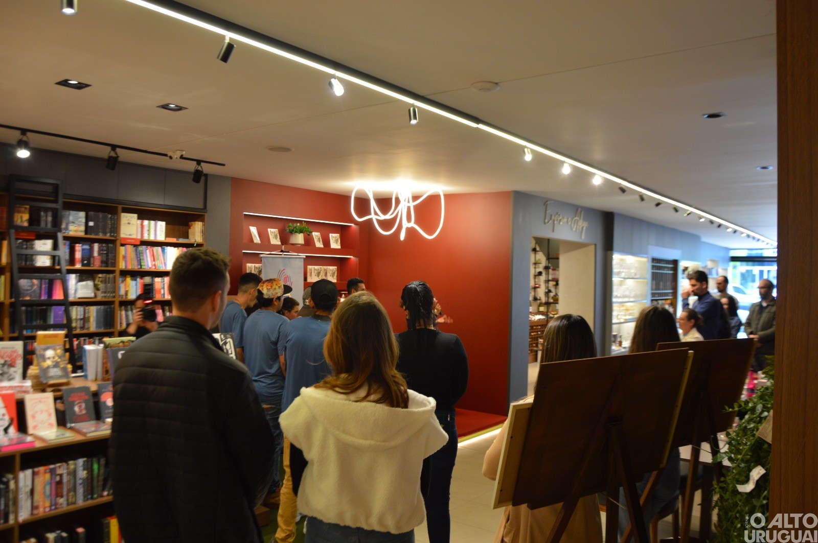 Apae-FW promove exposição fotográfica