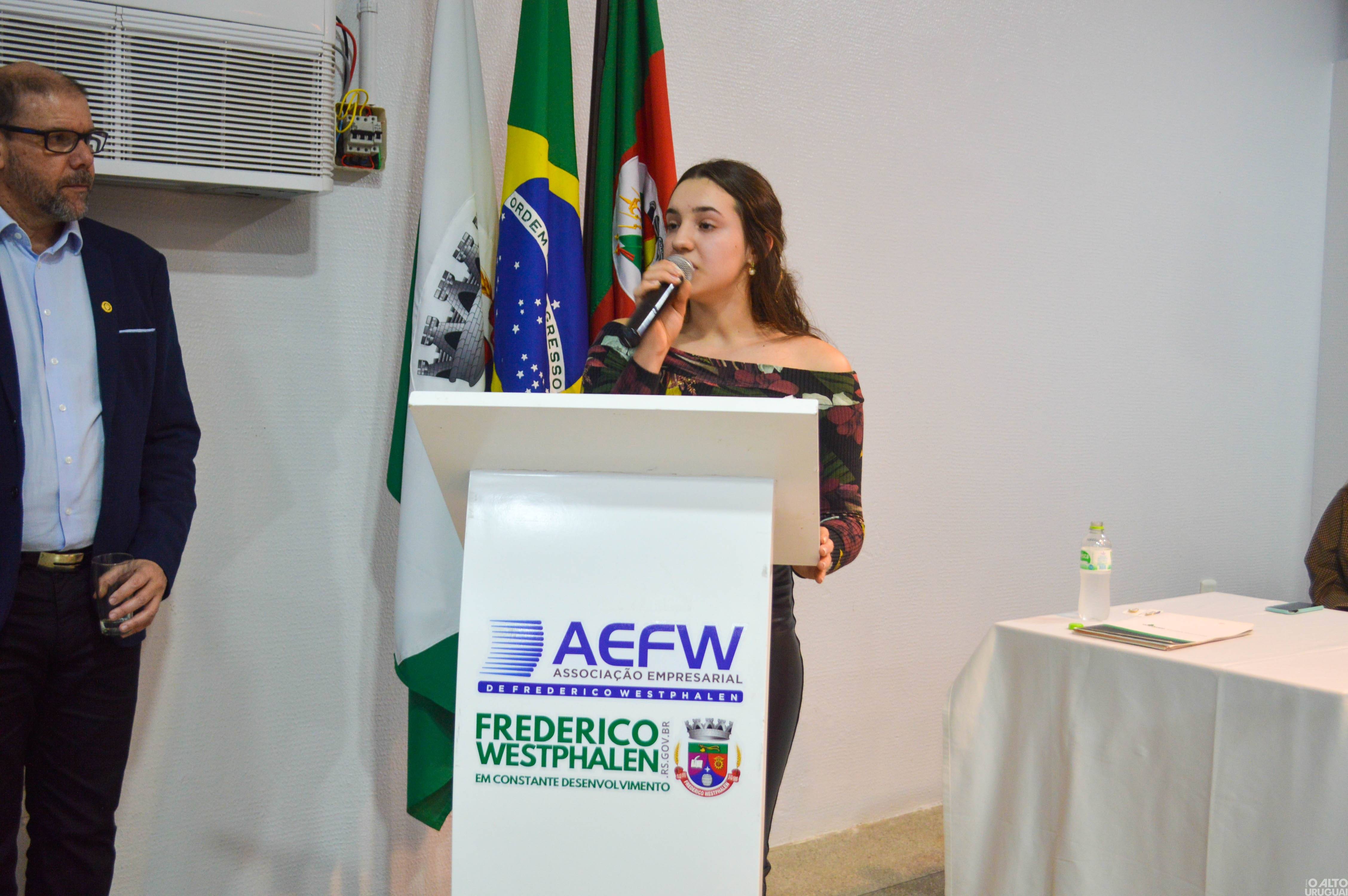 Novas diretorias dos Rotarys tomam posse em FW