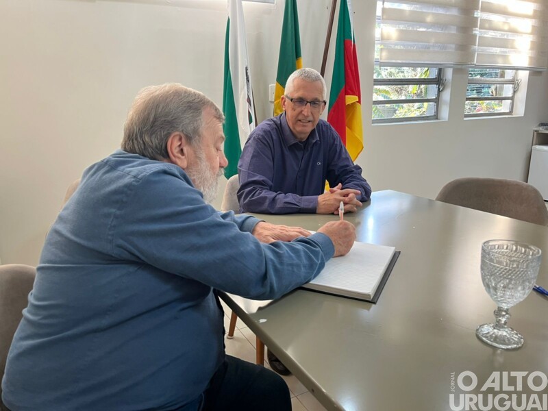 Vice-prefeito Chester Francescatto assume Prefeitura de FW