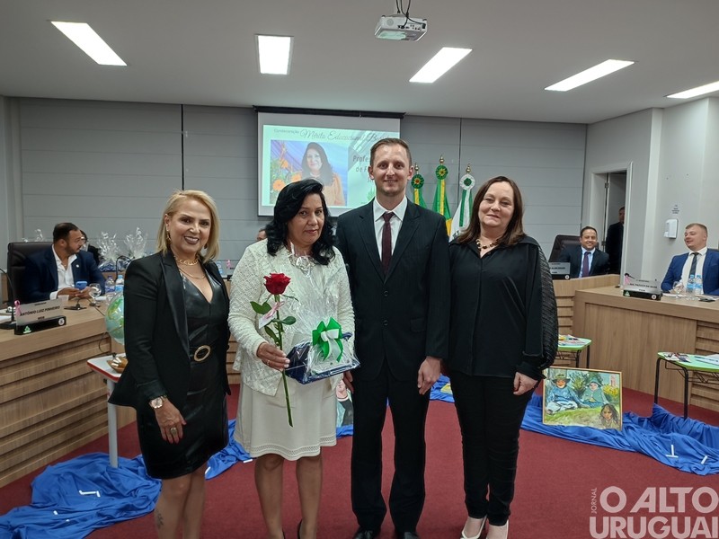 Poder Legislativo valoriza professores com a Condecoração Mérito Educacional Barril
