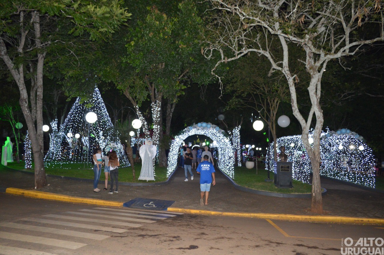 Acendimento de luzes marca a abertura do Natal em Rodeio Bonito