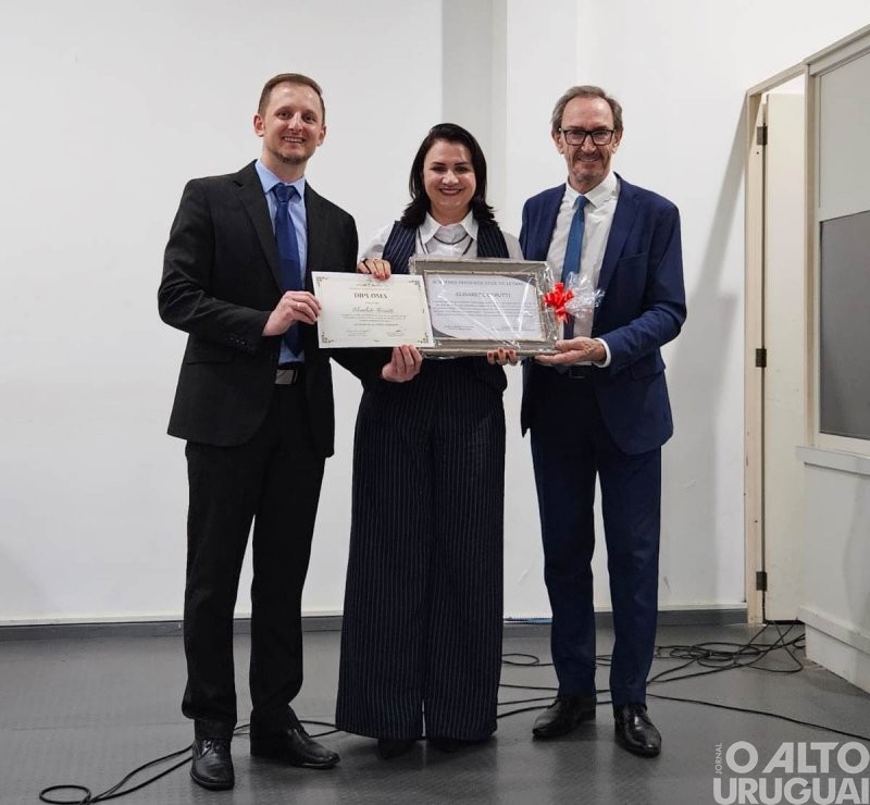 Diretora da URI/FW toma posse como presidente da Academia Frederiquense de Letras