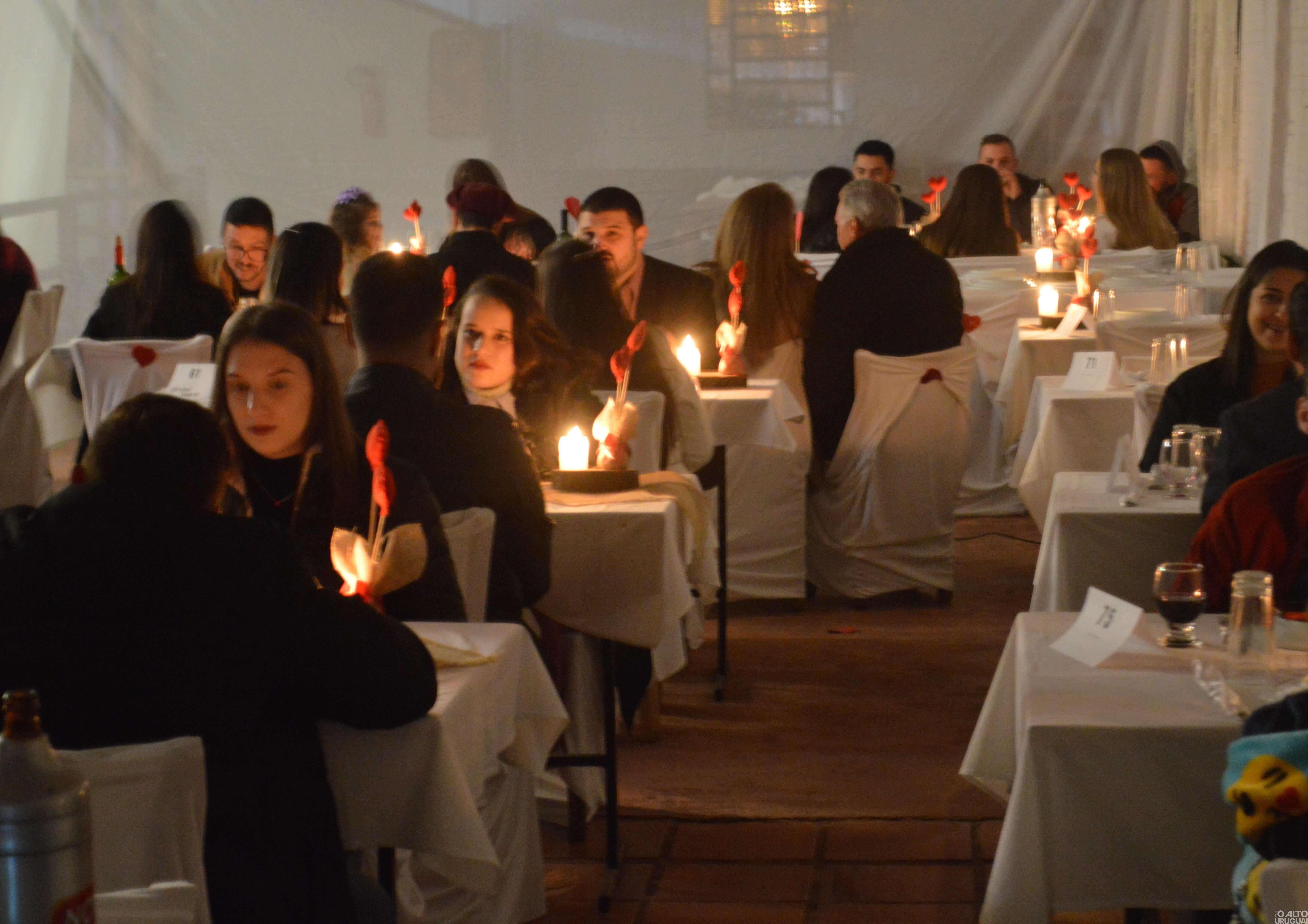 Noite do Galanteio reúne casais no CTG Rodeio da Querência