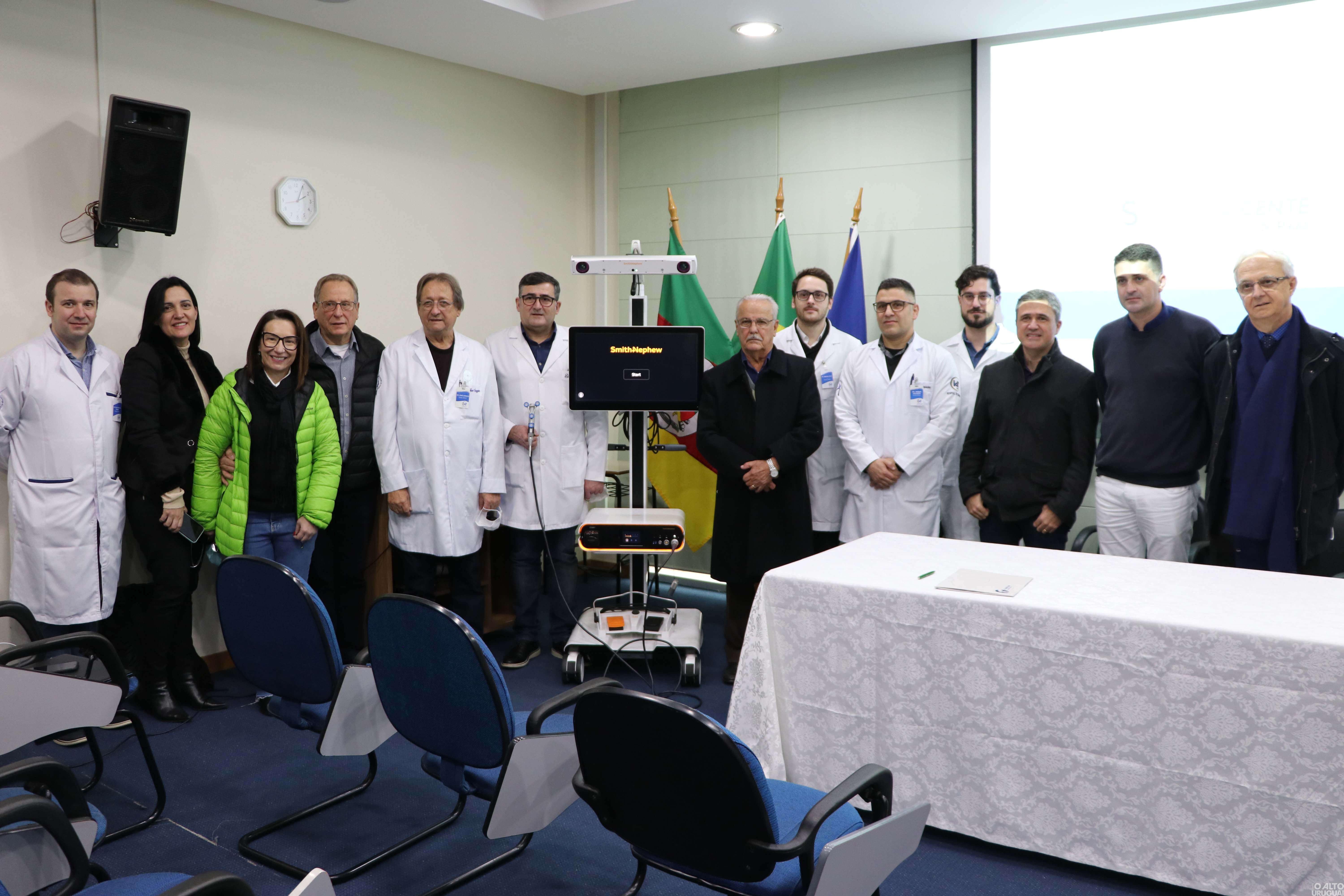 Hospital São Vicente de Paulo é o primeiro do Brasil a realizar cirurgia com robô de segunda geração