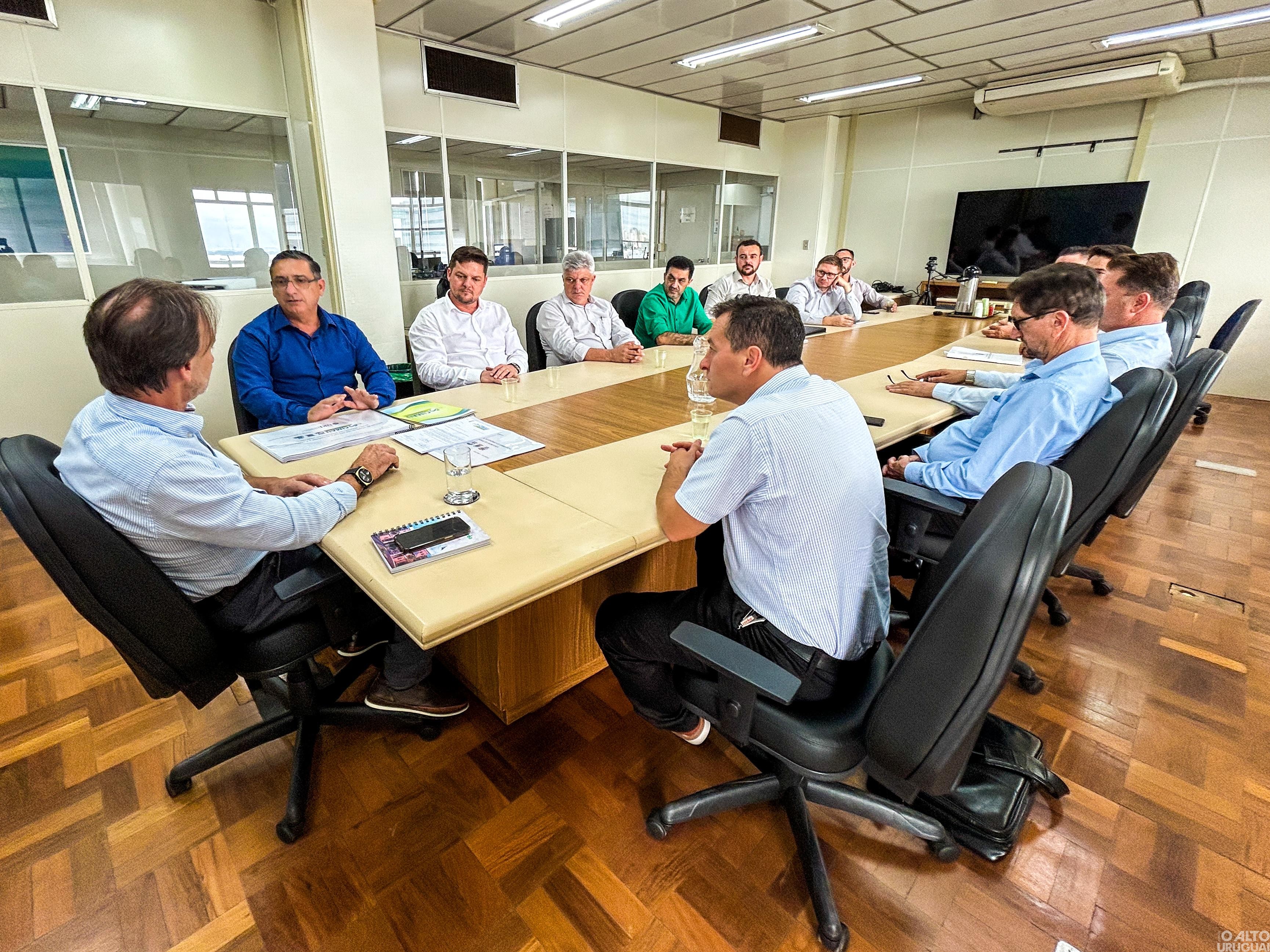 Prefeitos da região discutem ligações asfálticas com o secretário de Logística e Transportes do RS