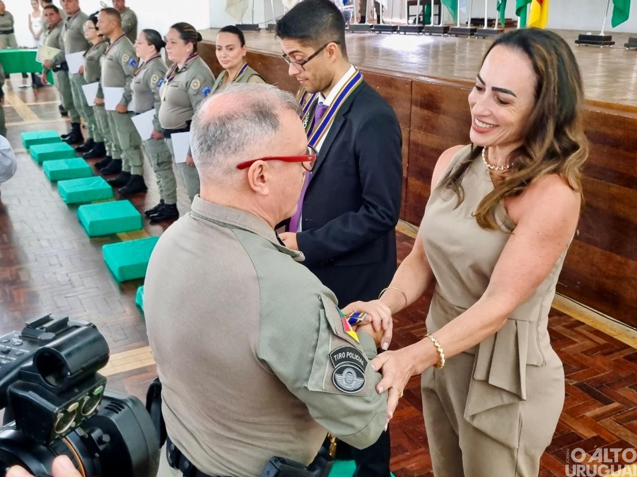 Delegada Aline Dequi Palma recebe Comenda do CRPO Alto Jacuí