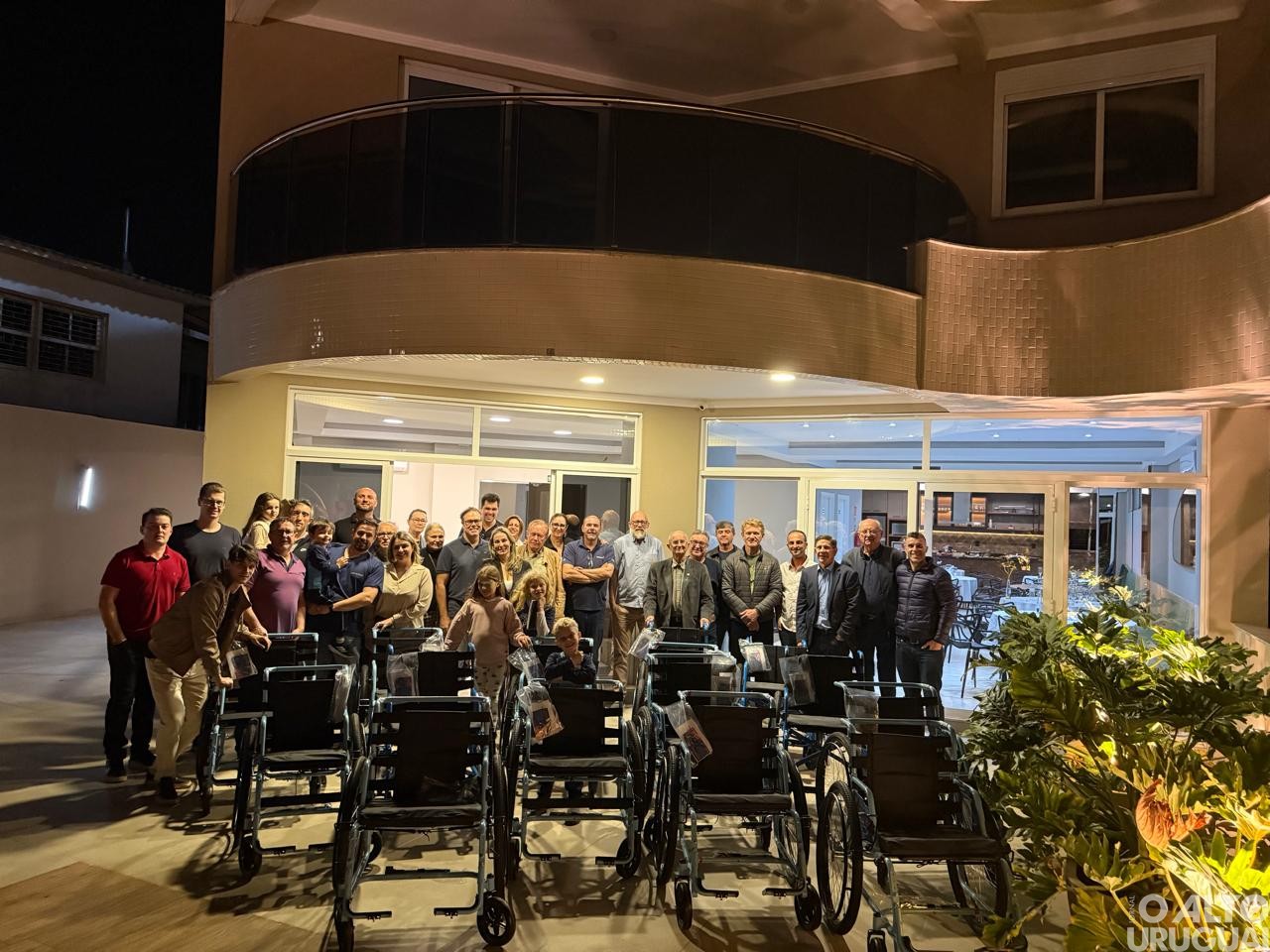 Rotary Club de FW monta e doa 16 cadeiras de rodas