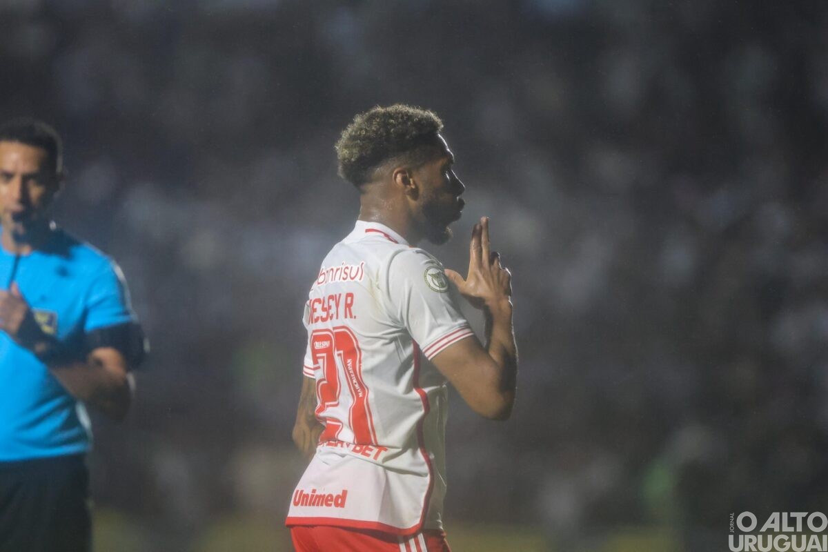 Inter vence mais uma e sonha com o título