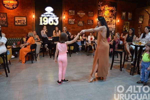 Divina Femme celebra nove anos com evento beneficente