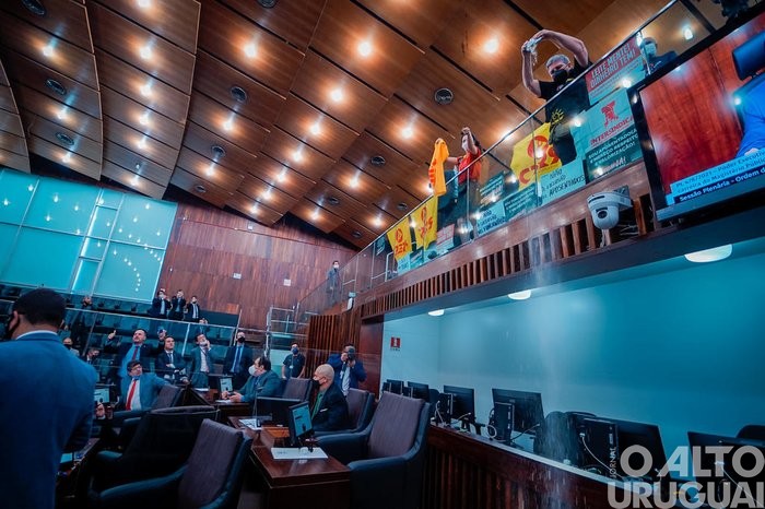 Deputados aprovam reajuste para professores