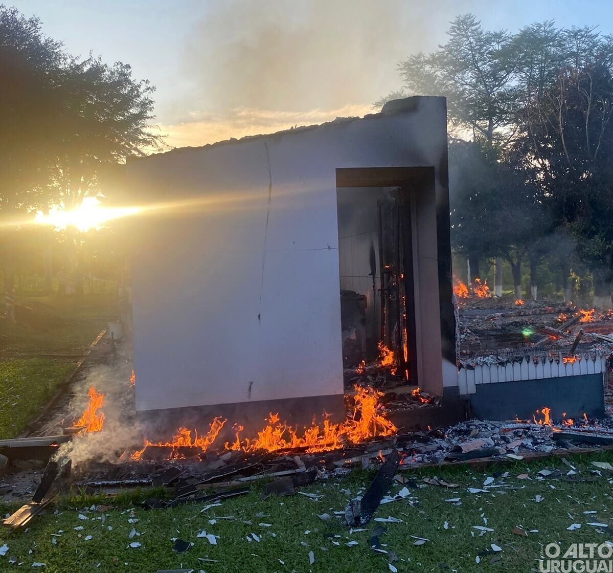 Incêndio destrói residência em Caiçara e família precisa de ajuda