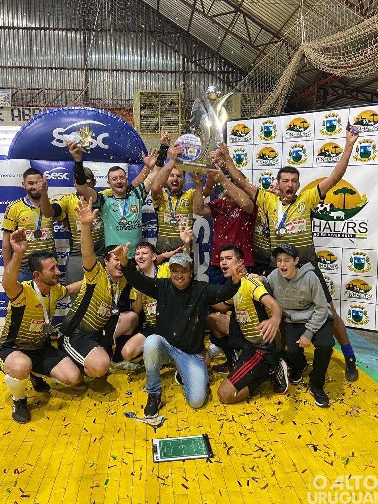 Pinhal conhece seus campeões no futsal 