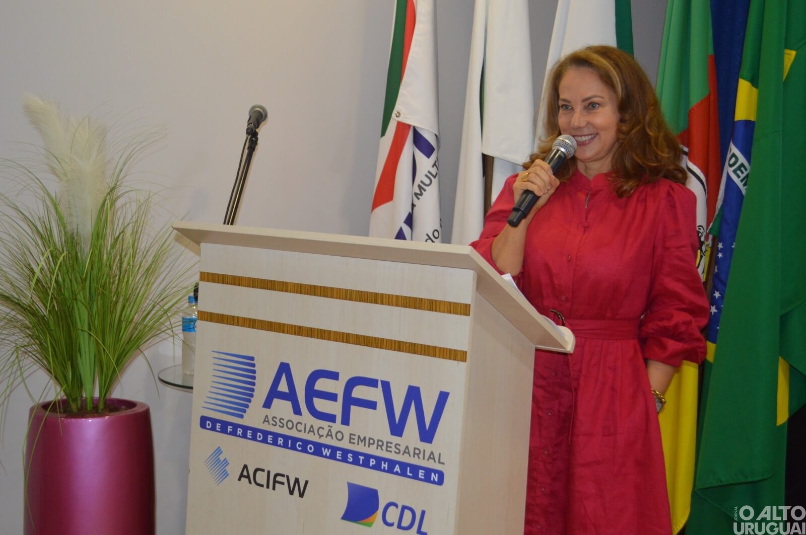 Novos membros da diretoria da AEFW são empossados