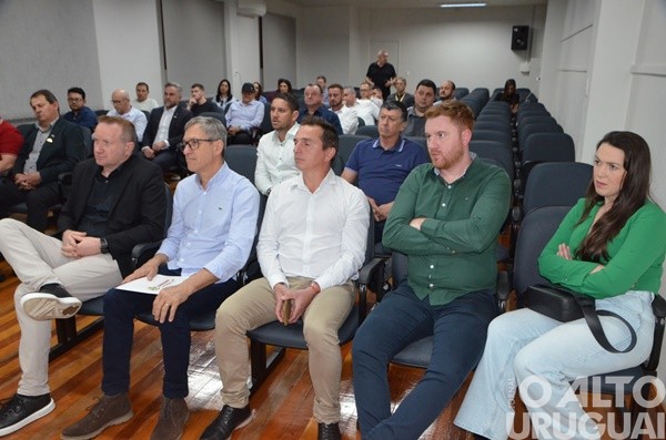 Amng realiza reunião de prefeitos durante Festiplan em Planalto