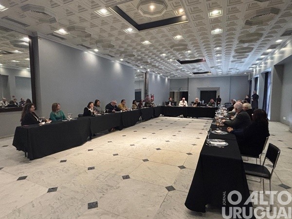 Encontro entre ADI Multimídia e Cremers debate aproximação entre as entidades