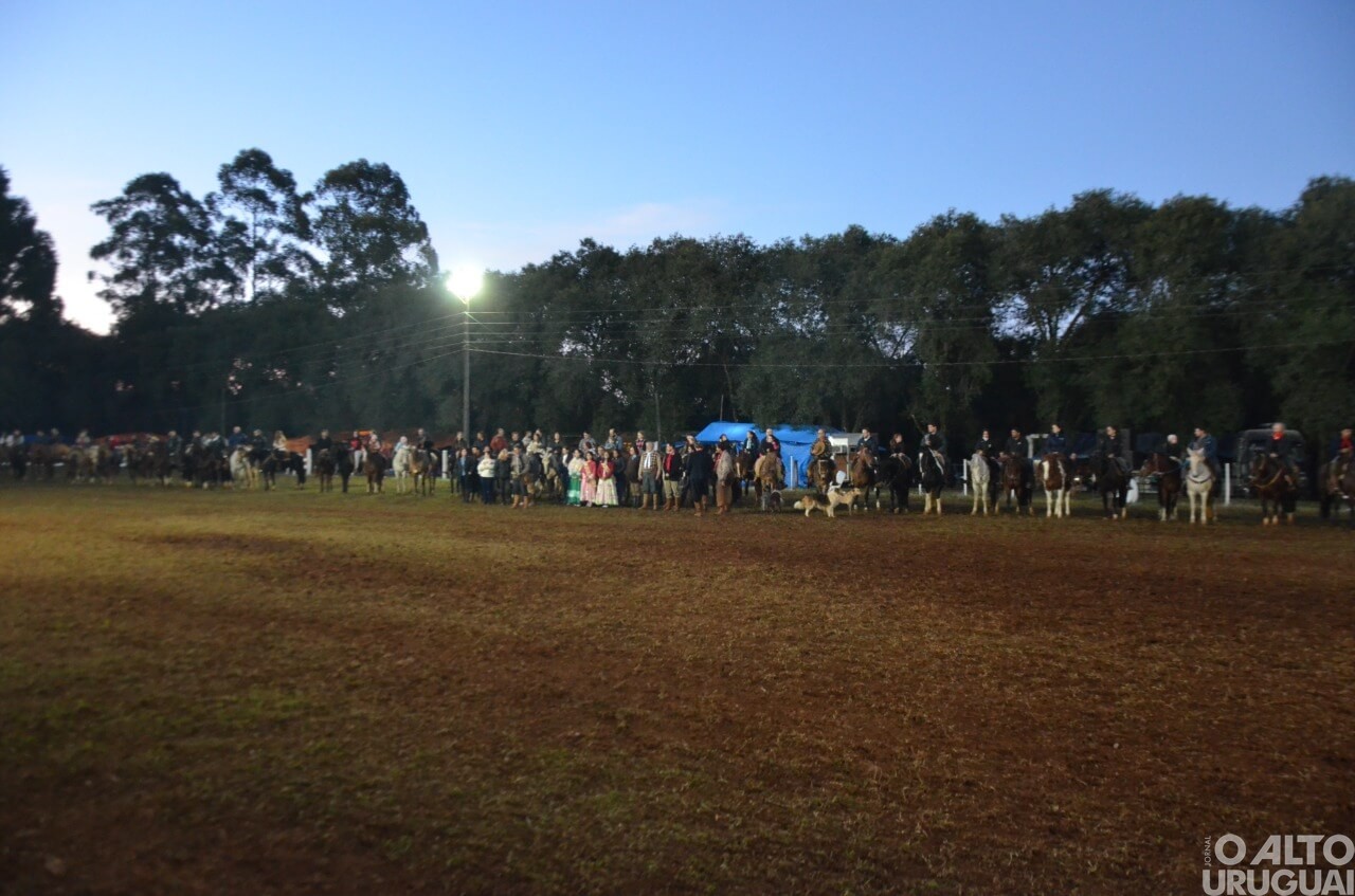 Oração da Ave-Maria marca abertura oficial do Rodeio Crioulo de FW