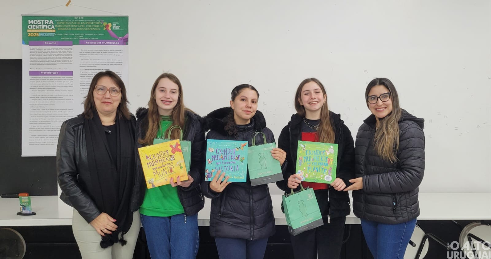 Alunas da Escola Caiçara conquistam destaque em Mostra Cultural Regional