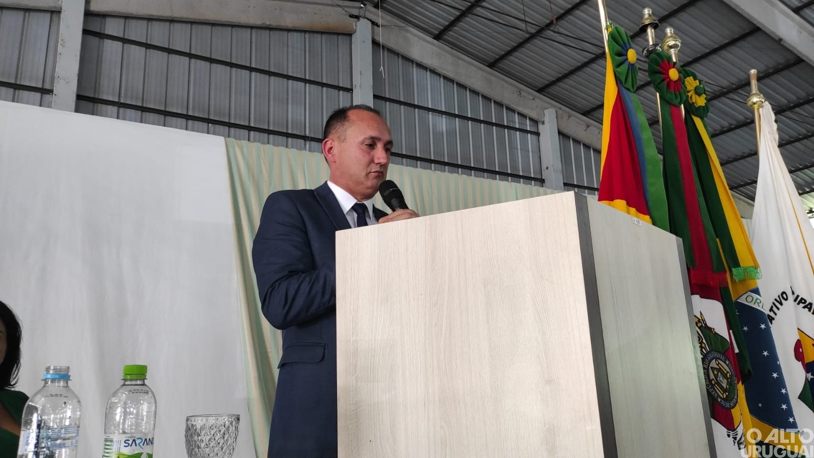 Elton Tatto toma posse como prefeito de Pinheirinho do Vale