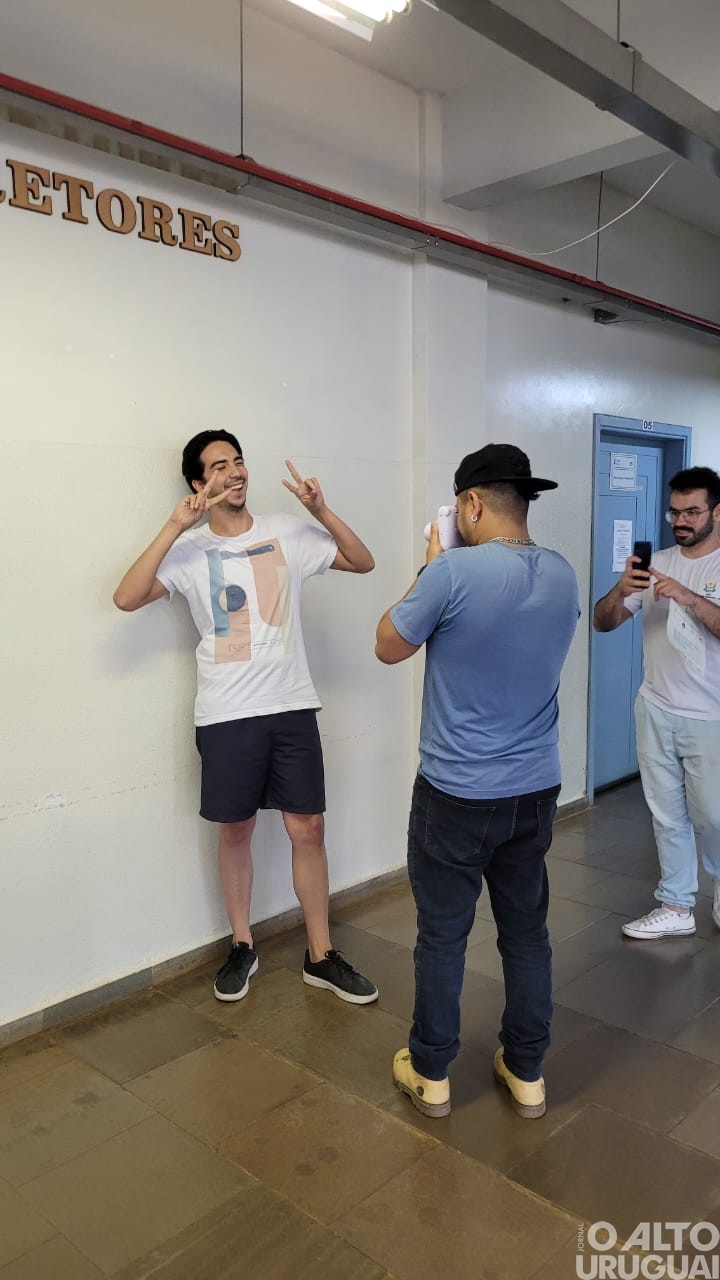 Alunos da Apae-FW transformam a fotografia em arte e conexão