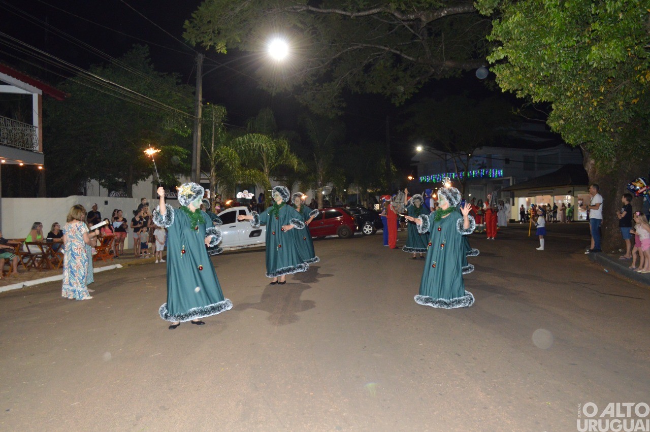 Acendimento de luzes marca a abertura do Natal em Rodeio Bonito