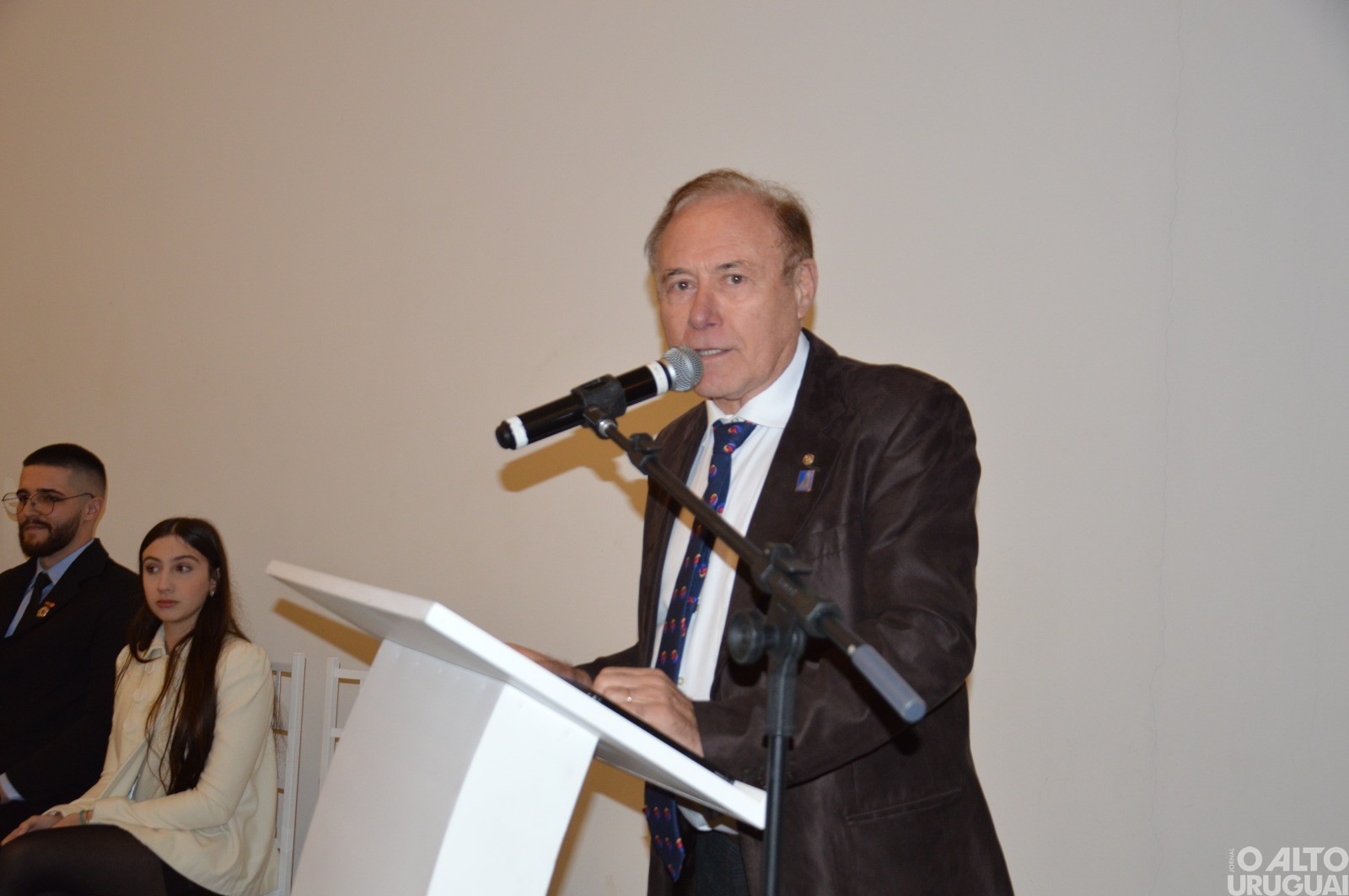 Clubes de Rotarys empossam novas diretorias em FW