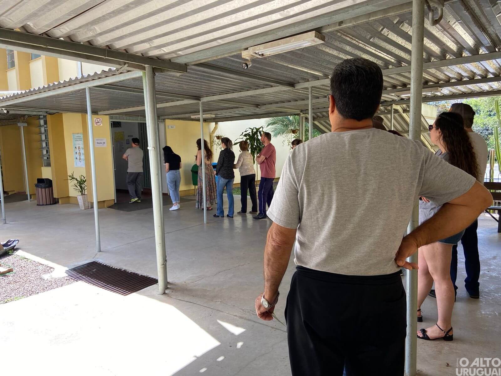 Votações seguem tranquilas na tarde deste domingo em FW