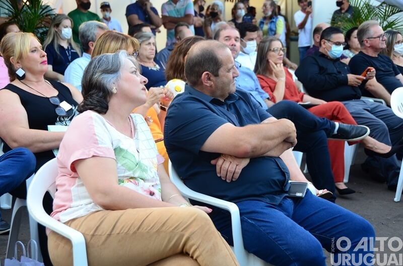 Lideranças de vários municípios prestigiam abertura da 1ª Feira Regional das Agroindústrias