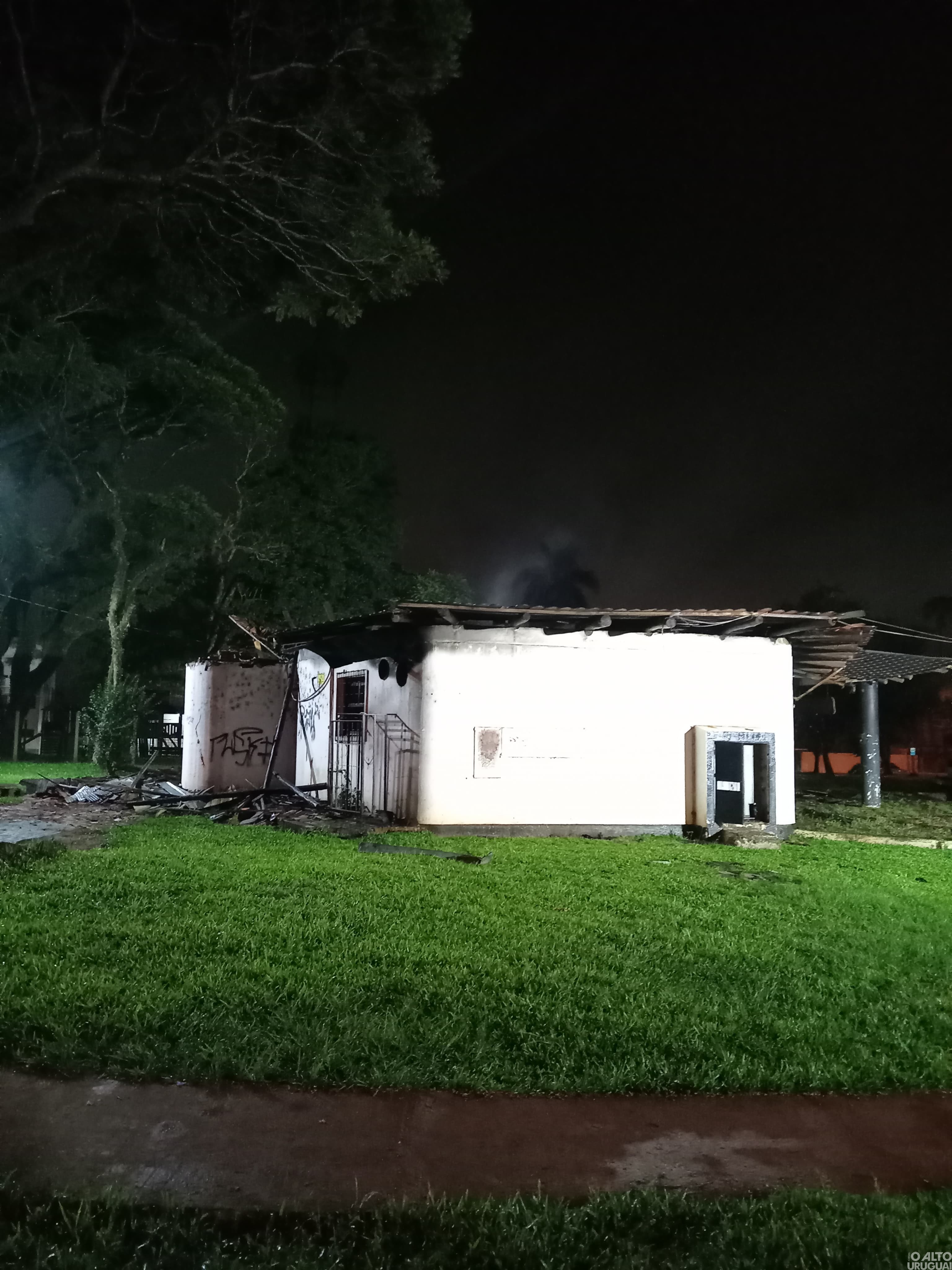 Incêndio destrói prédio de antigo bar e restaurante em Palmeira das Missões