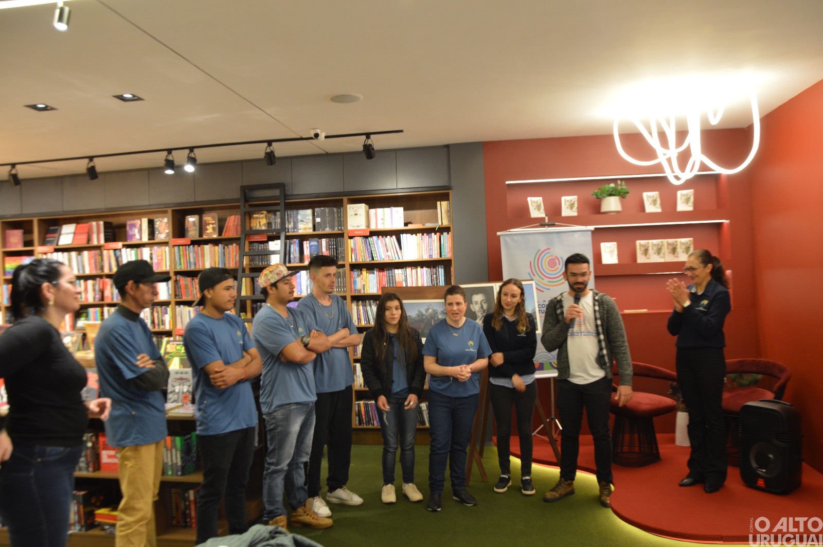 Apae-FW promove exposição fotográfica