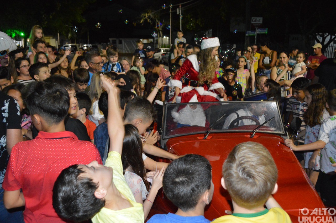 Acendimento de luzes marca a abertura do Natal em Rodeio Bonito