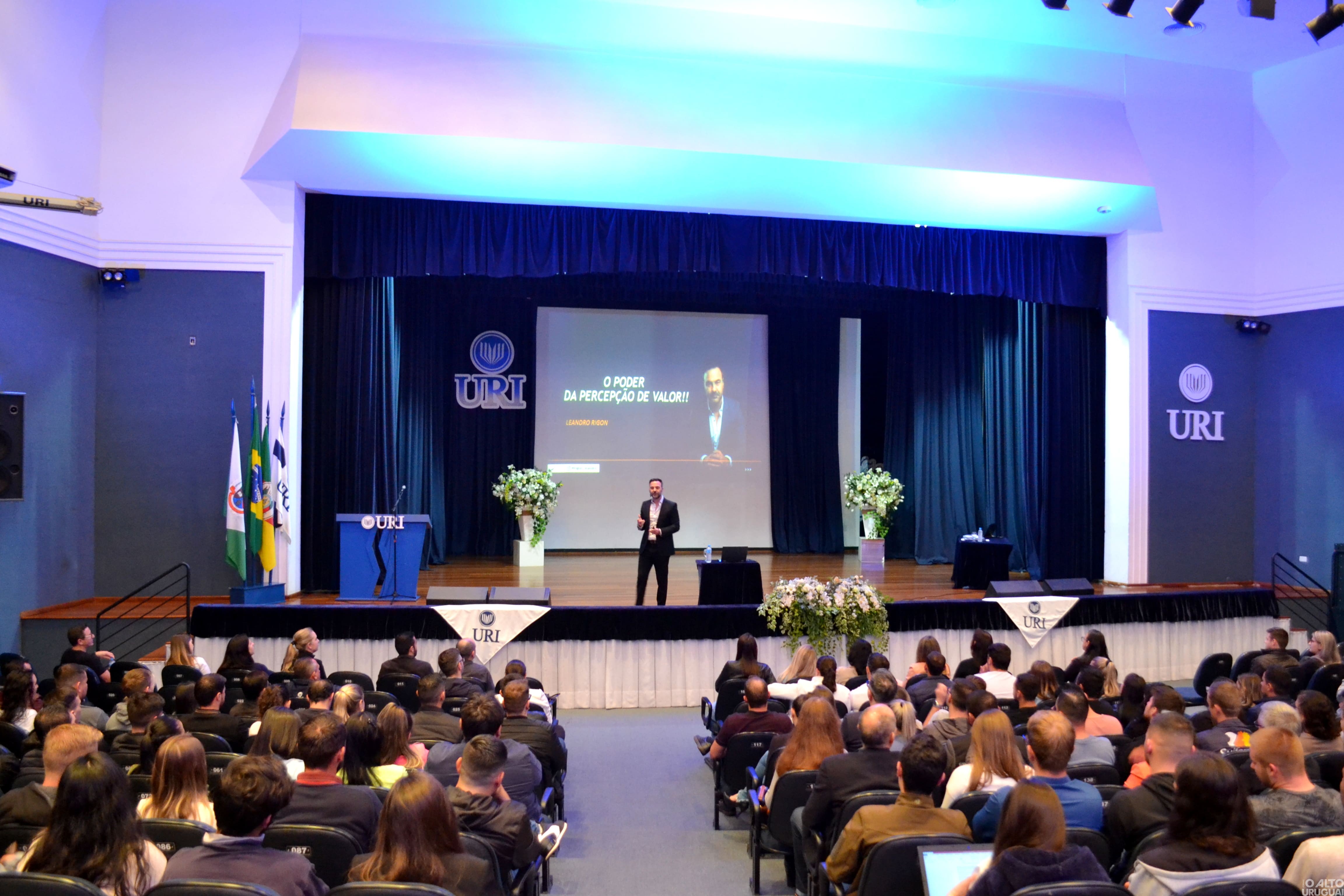 Curso com foco em vendas é realizado em FW