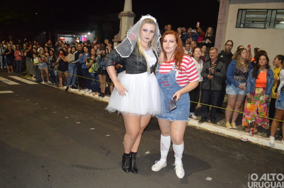 Desfile de rua do Carnaval Regional de Iraí reúne grande público