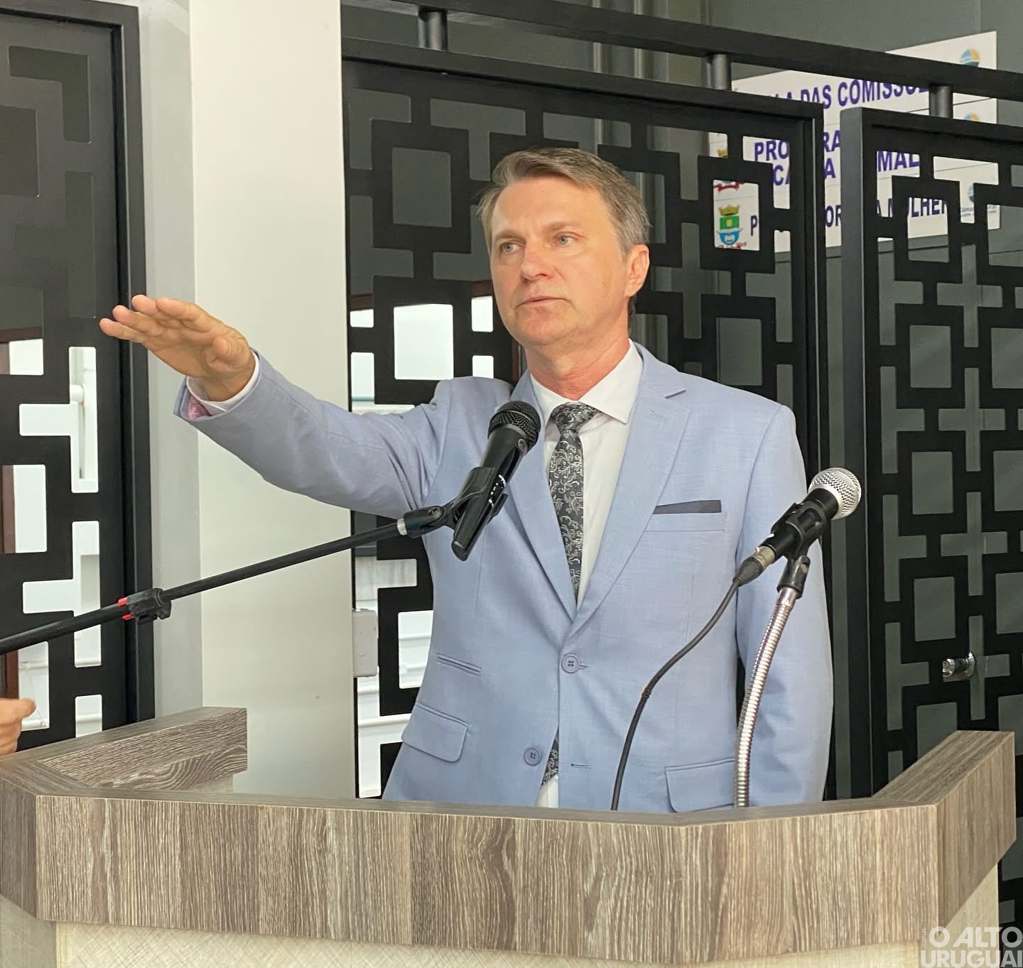 Volmir Bielski e Lucas Balestrin tomam posse como prefeito e vice de Iraí