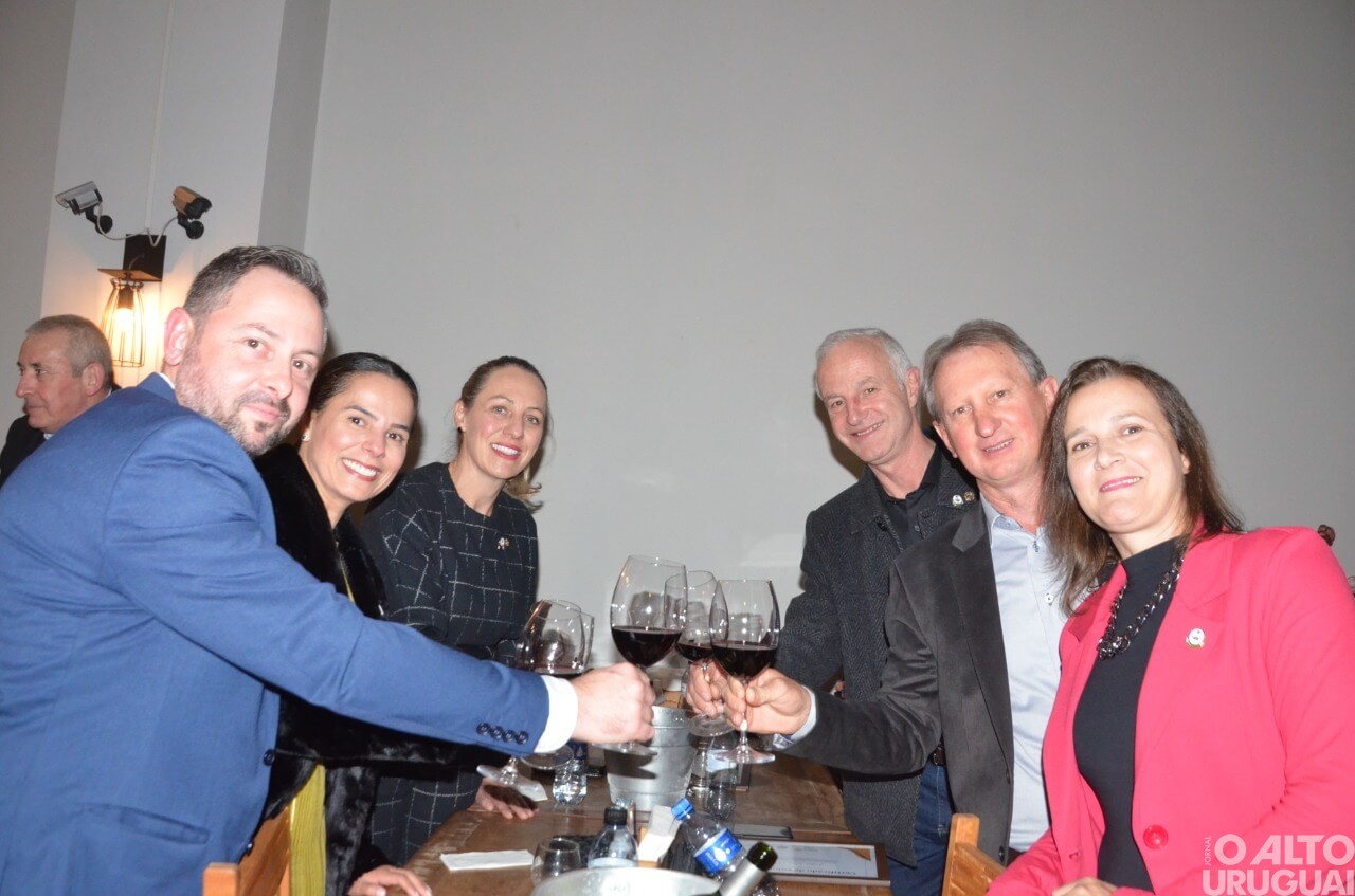 Rotary Club FW Barril e Interact empossam novas diretorias