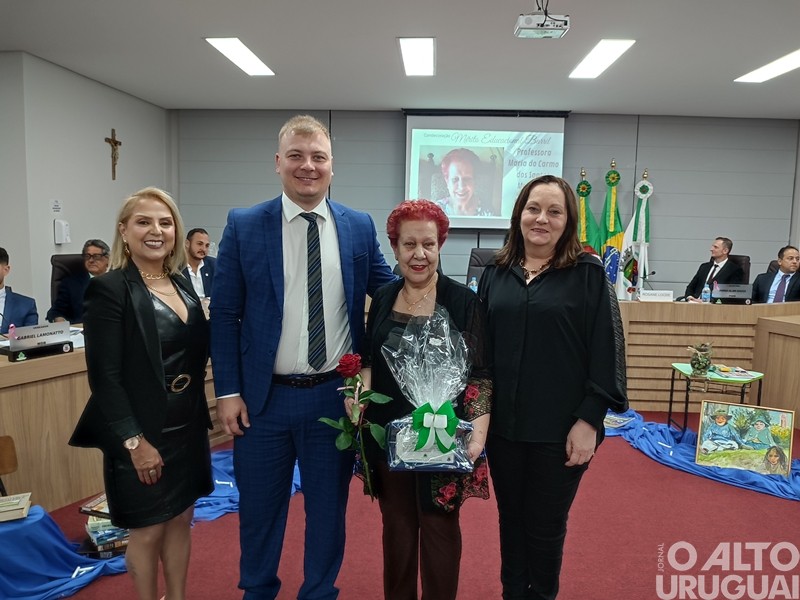 Poder Legislativo valoriza professores com a Condecoração Mérito Educacional Barril