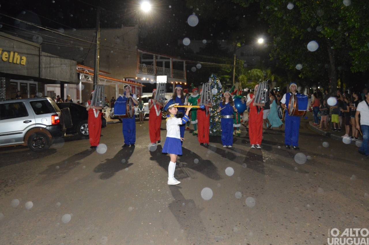 Acendimento de luzes marca a abertura do Natal em Rodeio Bonito