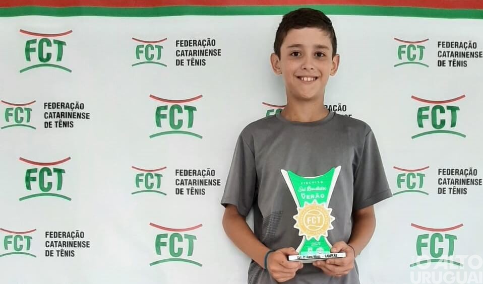 Tenista frederiquense Ian Mazzotti vence etapas do Sul-brasileiro em SC