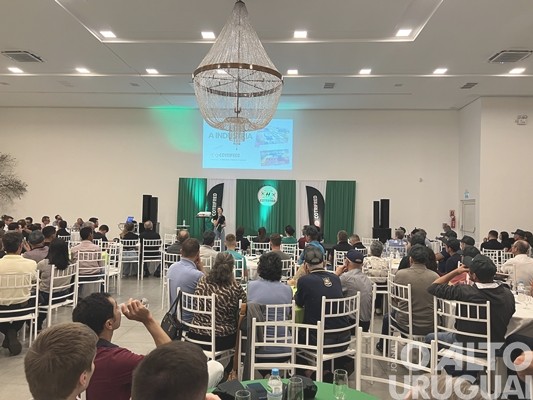 Cotrifred reúne mais de 300 produtores em FW para debater sobre bovinocultura de leite