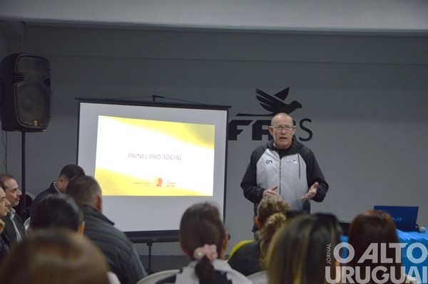 Cufa sedia capacitação sobre o programa Pró-Social