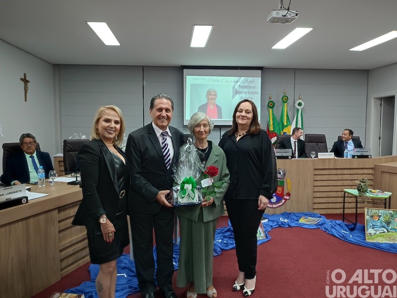 Poder Legislativo valoriza professores com a Condecoração Mérito Educacional Barril