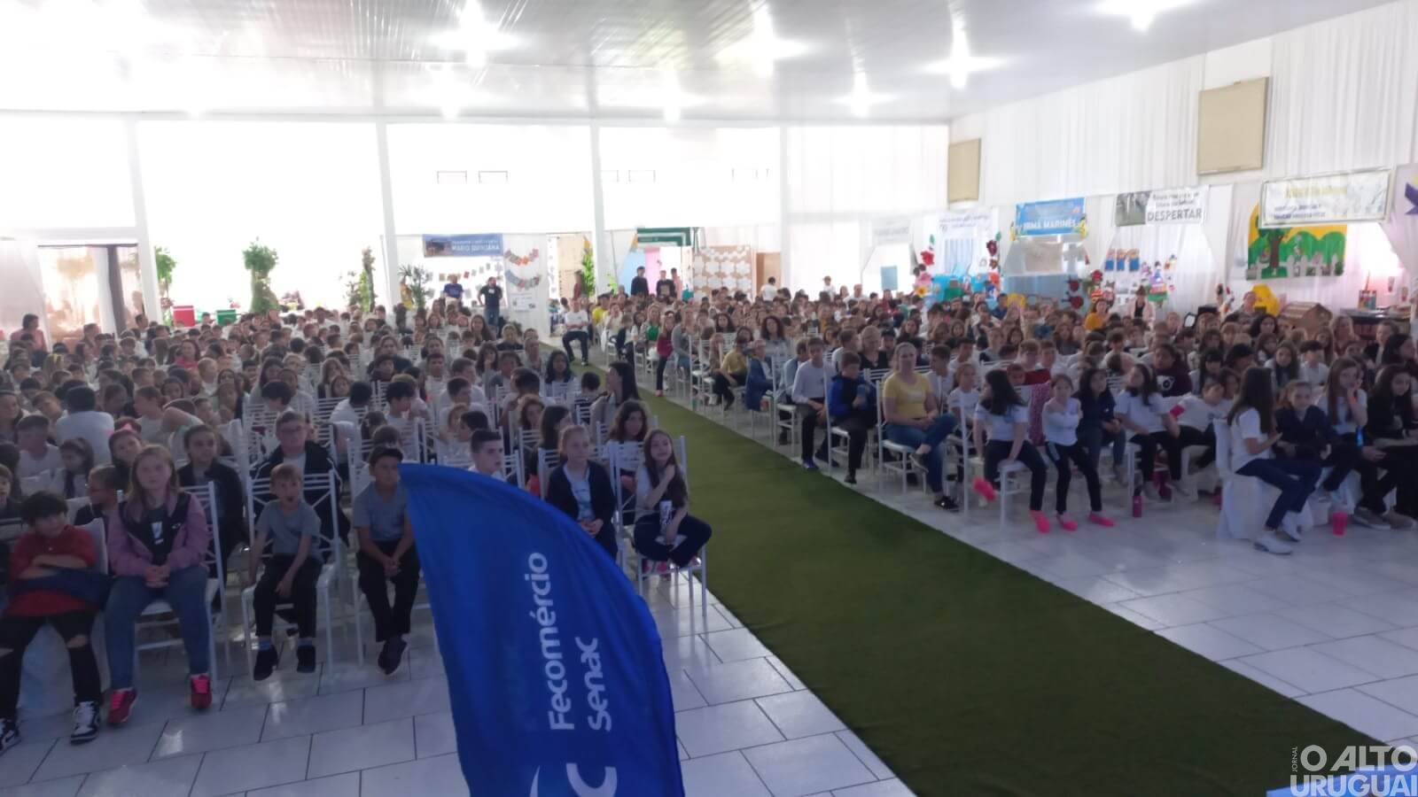 Abertura da Feira do Livro de Planalto reúne centenas de estudantes
