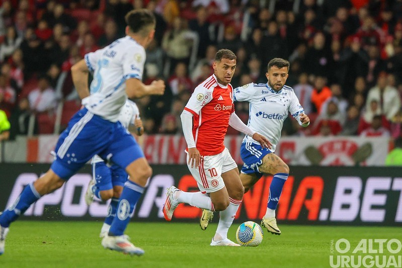 Internacional enfrenta Cruzeiro nesta quarta-feira