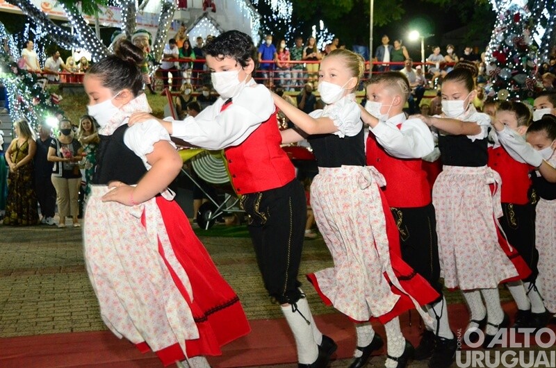 Apresentações do Centro Cultural 25 de Julho marcam noite do Frederico em Luz