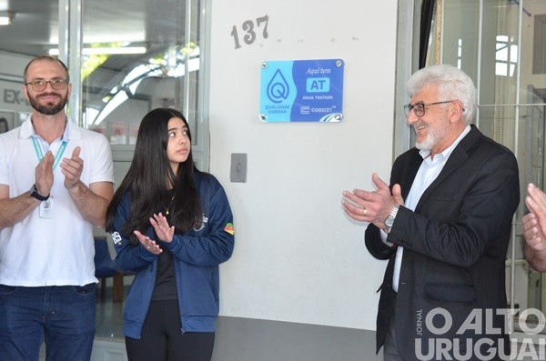 Escola Cardeal Roncalli de FW recebe certificado em qualidade de água tratada